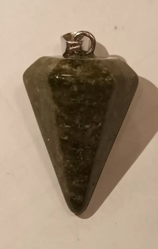 colgante de péndulo hexagonal de unakita